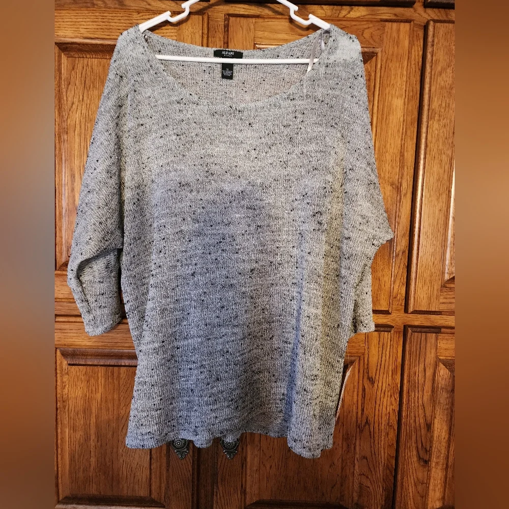 Alfani Woman Grey and White Sweater Size 1X - Picture 6 of 8